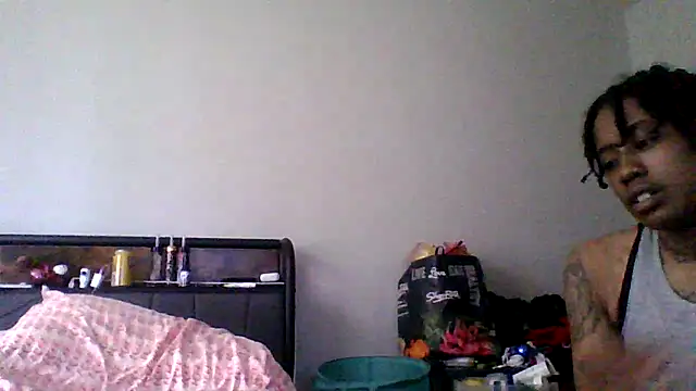 Snapshot of dezzidavill chatting on 02-24-26, 07:23 dezzidavill online show from 02-24-26, 07:23