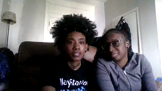 Snapshot of dezzidavill chatting on 03-18-26, 06:55 dezzidavill online show from 03-18-26, 06:55