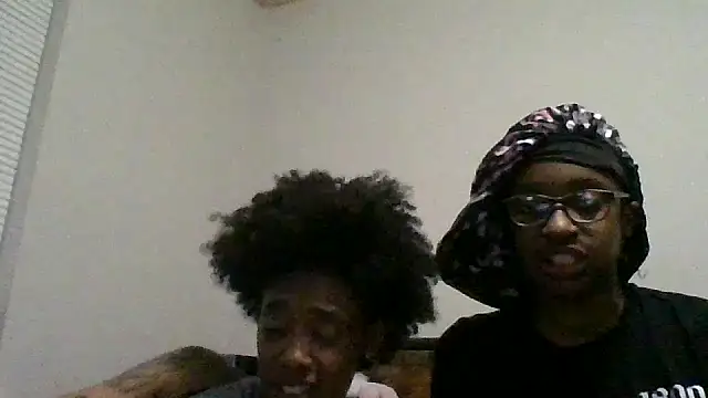 Snapshot of dezzidavill chatting on 03-20-26, 01:21 dezzidavill online show from 03-20-26, 01:21