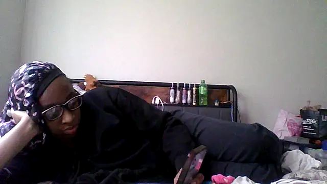 Snapshot of dezzidavill chatting on 03-24-26, 02:00 dezzidavill online show from 03-24-26, 02:00