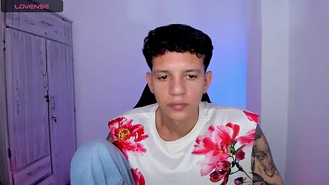 tylernova online show from 06-06-26, 03:33