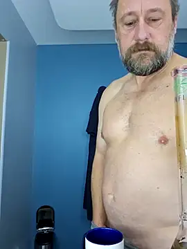 Snapshot of akstr8 chatting on 10-13-25, 04:07 akstr8 online show from 10-13-25, 04:07