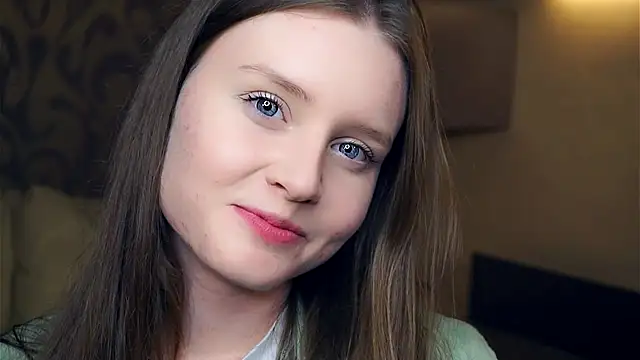 Snapshot of SunRinglein chatting on 10-21-25, 05:57 SunRinglein online show from 10-21-25, 05:57