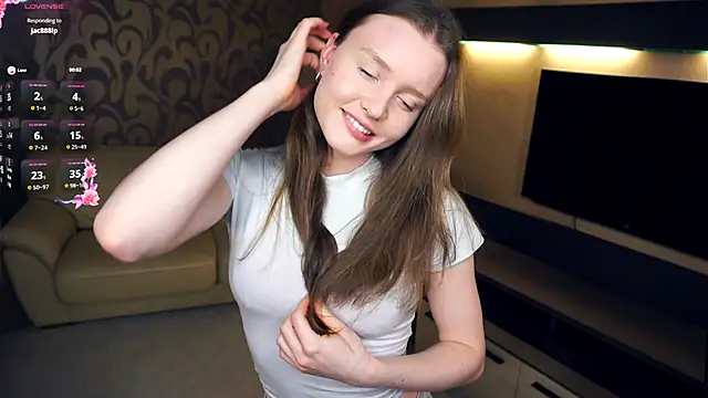 Snapshot of SunRinglein chatting on 10-25-25, 06:13 SunRinglein online show from 10-25-25, 06:13