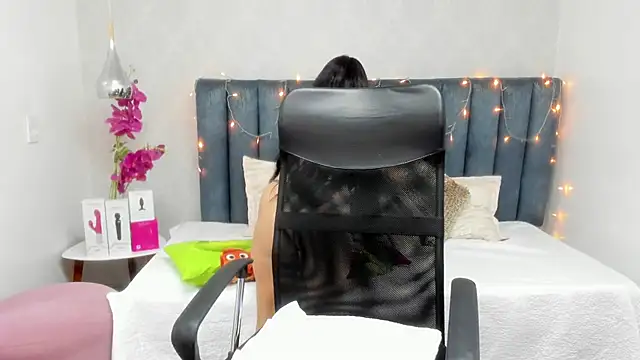 Snapshot of Sasha_Grace chatting on 12-16-25, 08:03 Sasha Grace online show from 12-16-25, 08:03