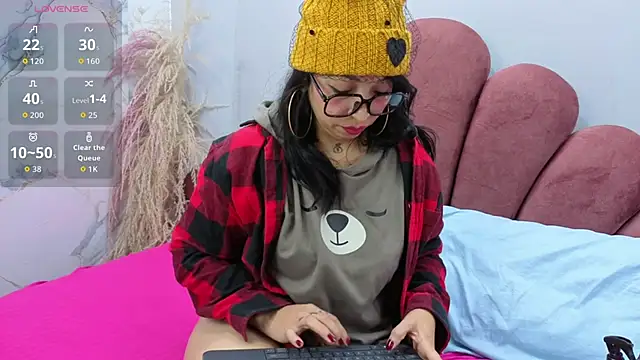 CHIARAJJONES online show from 11-07-25, 01:11