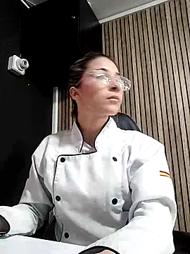 Snapshot of Sara_Roades chatting on 10-21-25, 01:34 Sara Roades online show from 10-21-25, 01:34