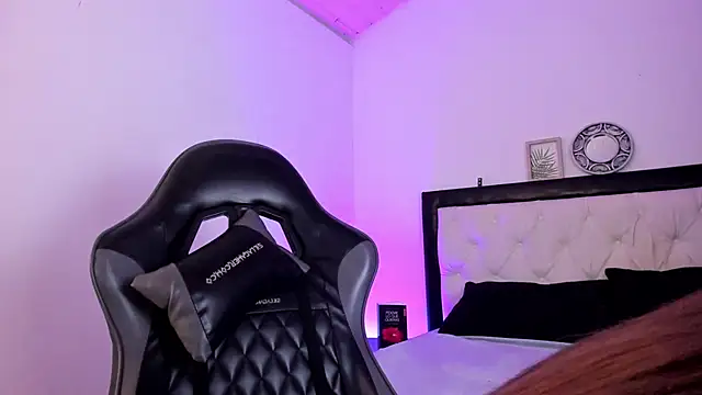 Snapshot of Sara_Roades chatting on 12-02-25, 01:50 Sara Roades online show from 12-02-25, 01:50