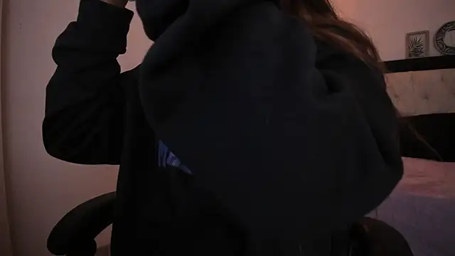 Snapshot of Sara_Roades chatting on 12-13-25, 07:53 Sara Roades online show from 12-13-25, 07:53