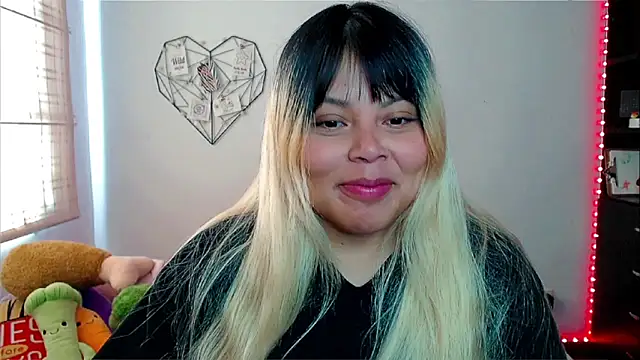 EllieMoonX online show from 12-17-25, 05:30