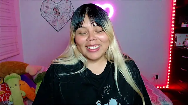 EllieMoonX online show from 12-20-25, 01:12