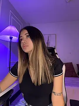 HoneyMollyX online show from 04-17-26, 01:03