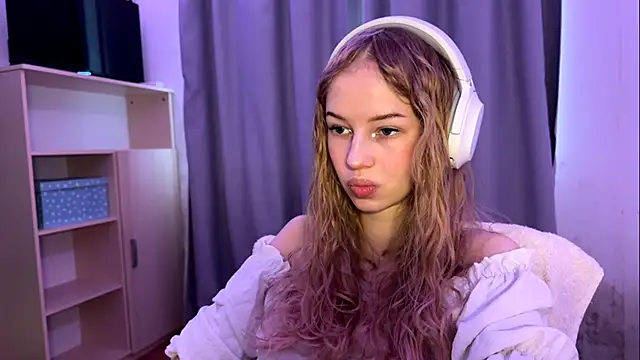 LunaCrave online show from 10-21-25, 10:27