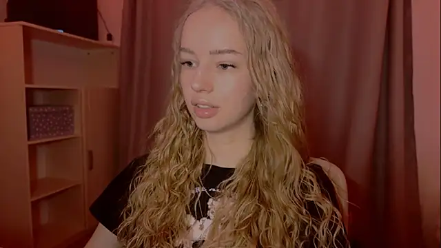 LunaCrave online show from 11-25-25, 02:17