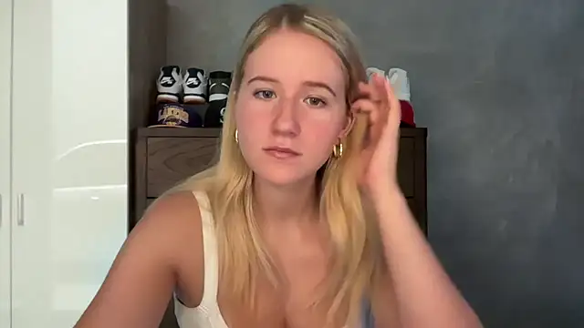 Snapshot of itssosierra chatting on 04-23-26, 04:24 itssosierra online show from 04-23-26, 04:24
