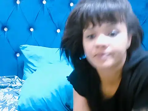 Snapshot of Sweetcaramel88 chatting on 10-14-25, 04:19 Sweetcaramel88 online show from 10-14-25, 04:19