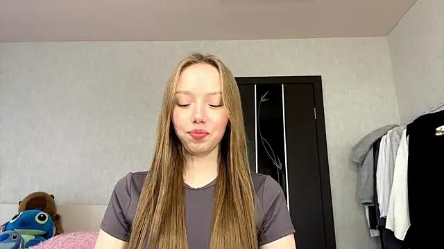 AntoniaMoravick online show from 10-20-25, 09:21