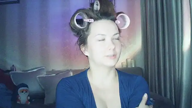 Snapshot of MoodieMira chatting on 02-16-26, 03:19 MoodieMira online show from 02-16-26, 03:19