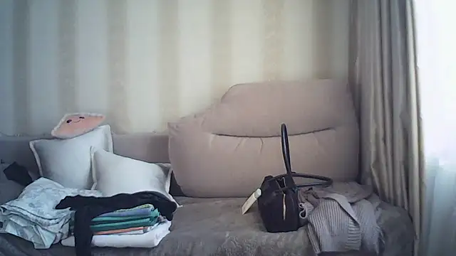 Snapshot of MoodieMira chatting on 03-11-26, 01:50 MoodieMira online show from 03-11-26, 01:50