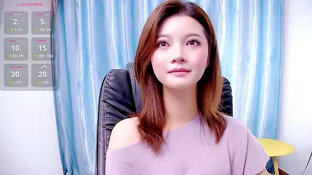 Snapshot of niannian6373 chatting on 10-13-25, 11:43 niannian6373 online show from 10-13-25, 11:43