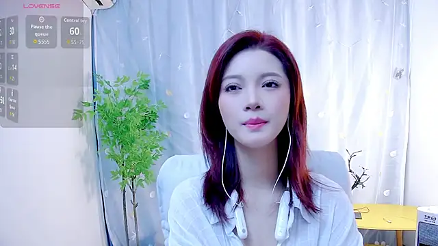 Snapshot of niannian6373 chatting on 10-26-25, 12:44 niannian6373 online show from 10-26-25, 12:44