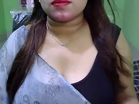 Snapshot of Kiara_pari chatting on 10-15-25, 09:42 Kiara pari online show from 10-15-25, 09:42
