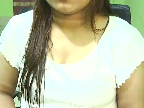 Snapshot of Kiara_pari chatting on 10-18-25, 04:19 Kiara pari online show from 10-18-25, 04:19