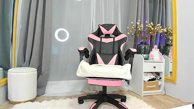 Snapshot of SundyRose chatting on 01-09-26, 08:21 SundyRose online show from 01-09-26, 08:21