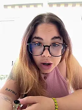 Snapshot of Andreaa_03 chatting on 06-11-26, 12:25 Andreaa 03 online show from 06-11-26, 12:25