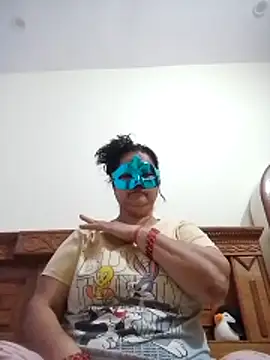 Honey-26 online show from 04-17-26, 09:23