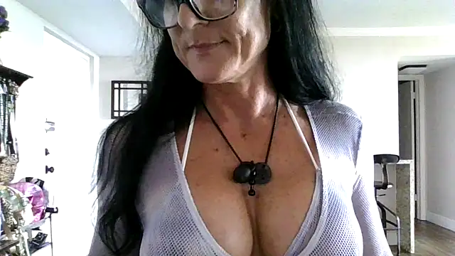 Snapshot of carothepro chatting on 10-31-25, 04:52 carothepro online show from 10-31-25, 04:52