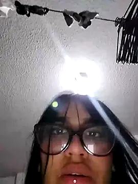 Snapshot of Valen_russo chatting on 10-16-25, 03:07 Valen russo online show from 10-16-25, 03:07