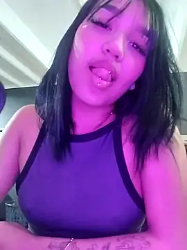 Snapshot of Valen_russo chatting on 10-16-25, 03:24 Valen russo online show from 10-16-25, 03:24