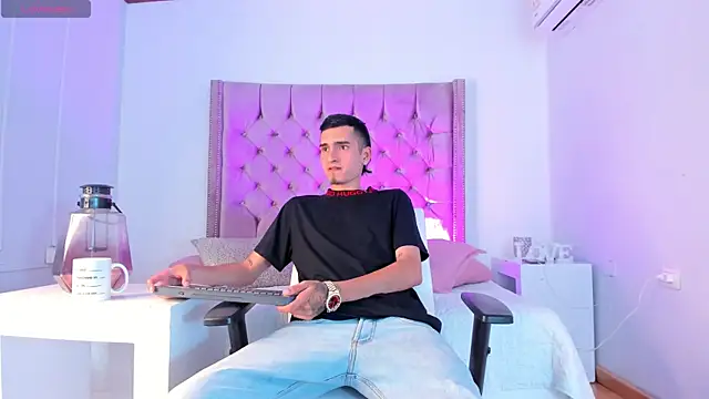 Ethan Boy  online show from 10-14-25, 09:37