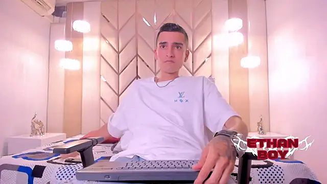 Ethan Boy  online show from 03-03-26, 09:21