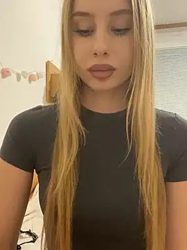 Snapshot of RemyStyles chatting on 02-25-26, 10:19 RemyStyles online show from 02-25-26, 10:19