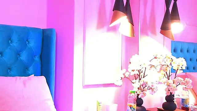 Snapshot of TaliaMorenne chatting on 11-08-25, 04:07 TaliaMorenne online show from 11-08-25, 04:07