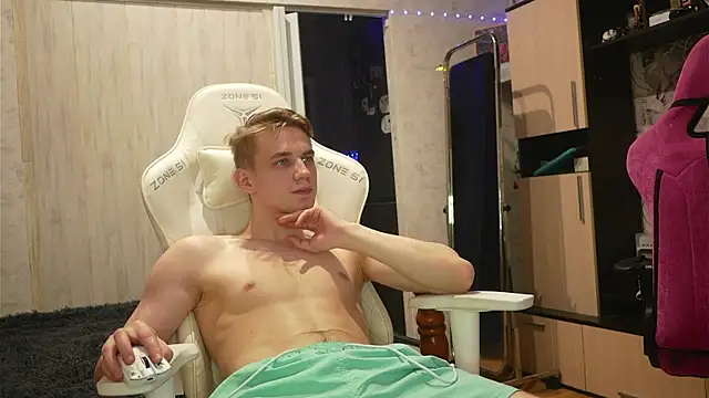 Snapshot of MIKE_GOD19 chatting on 10-11-25, 08:07 MIKE GOD19 online show from 10-11-25, 08:07