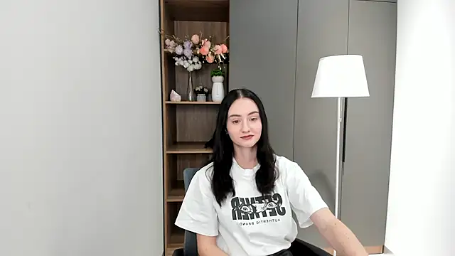 Snapshot of QuinnFent chatting on 10-17-25, 06:05 QuinnFent online show from 10-17-25, 06:05