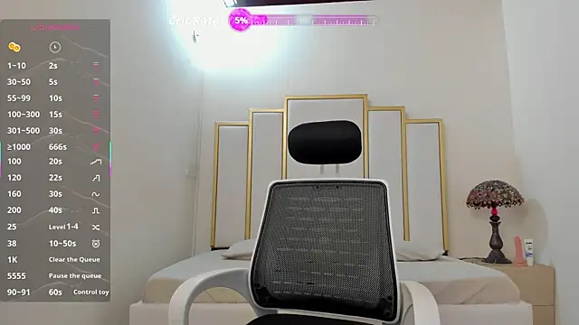 Snapshot of Annylittle_ chatting on 10-19-25, 04:57 Annylittle online show from 10-19-25, 04:57