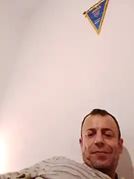 Snapshot of jjLARAY chatting on 10-23-25, 08:57 jjLARAY online show from 10-23-25, 08:57