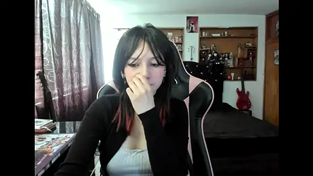 Snapshot of Maki_Zein_ chatting on 10-30-25, 03:13 Maki Zein  online show from 10-30-25, 03:13