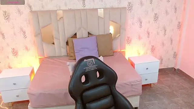 MARIANA TAY1 online show from 10-26-25, 03:01