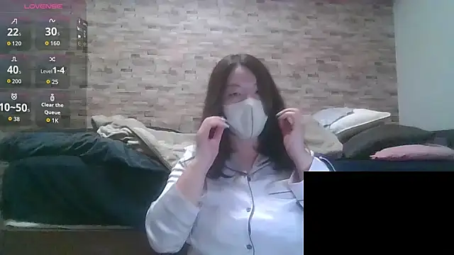 Snapshot of anananna1010 chatting on 10-13-25, 11:10 anananna1010 online show from 10-13-25, 11:10