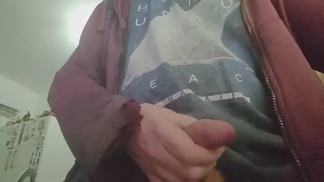 Snapshot of tykun chatting on 12-15-25, 01:04 tykun online show from 12-15-25, 01:04