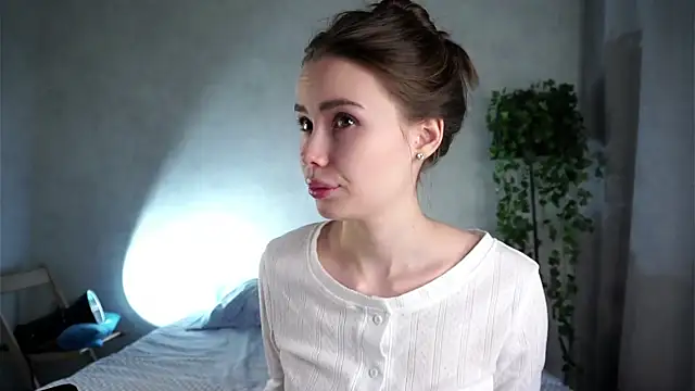 Snapshot of MonetLeitman chatting on 05-25-26, 01:11 MonetLeitman online show from 05-25-26, 01:11