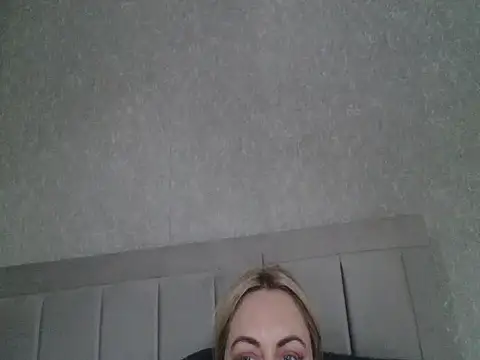 kikicupcake online show from 10-14-25, 10:49