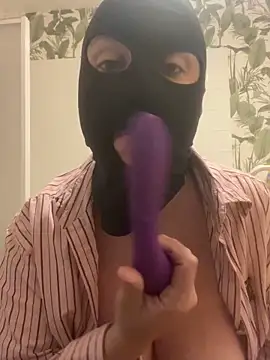 cochonnesoumise12 online show from 10-28-25, 08:44