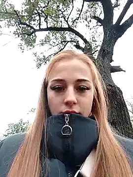 Snapshot of milklovqx chatting on 10-11-25, 01:31 milklovqx online show from 10-11-25, 01:31
