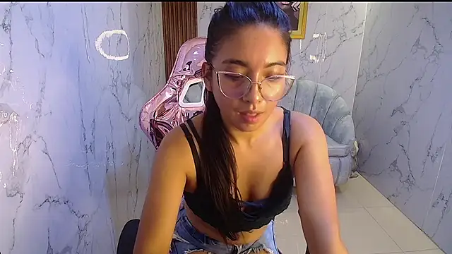 danna sweet s online show from 10-18-25, 08:42